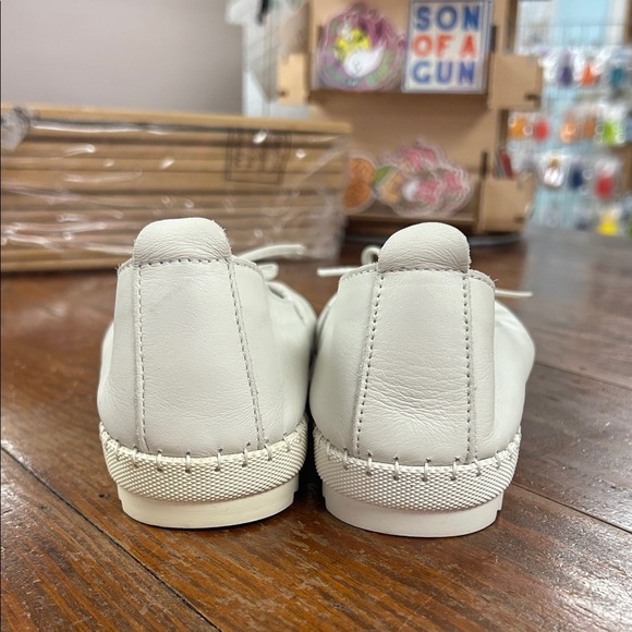 NWOB Women's White Flats - Bos & Co - Picture 3 of 7